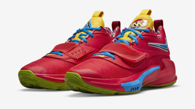 Oklahoma City Thunder rookie Chet Holmgren injured his foot wearing the Nike Zoom Freak 3 'Uno' shoes. The basketball shoes are from Milwaukee Bucks forward Giannis Antetokounmpo's signature line.
